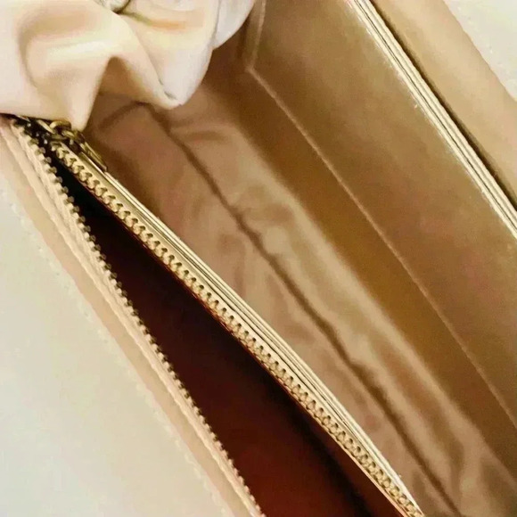 🌟Host Pick 🌟 Vintage 1950s Floral Needlepoint Handbag - Picture 8 of 8